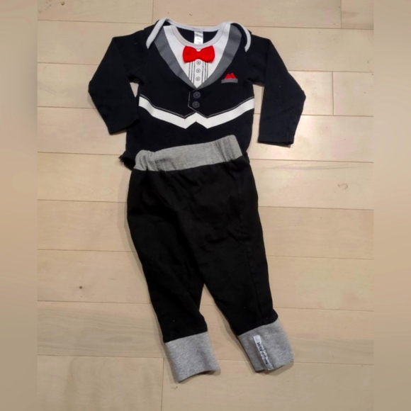 👛10/20$ 2 Pieces 6-9m - Picture 1 of 5